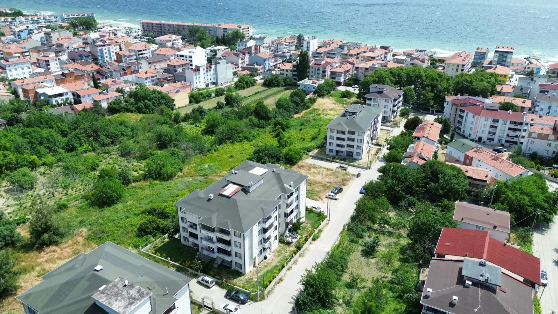 Pazar Sokağında | Denize ve Sahile Yakın | Bahçe Katı 2+1 Daire | Kumbağ Mah. — görsel 1