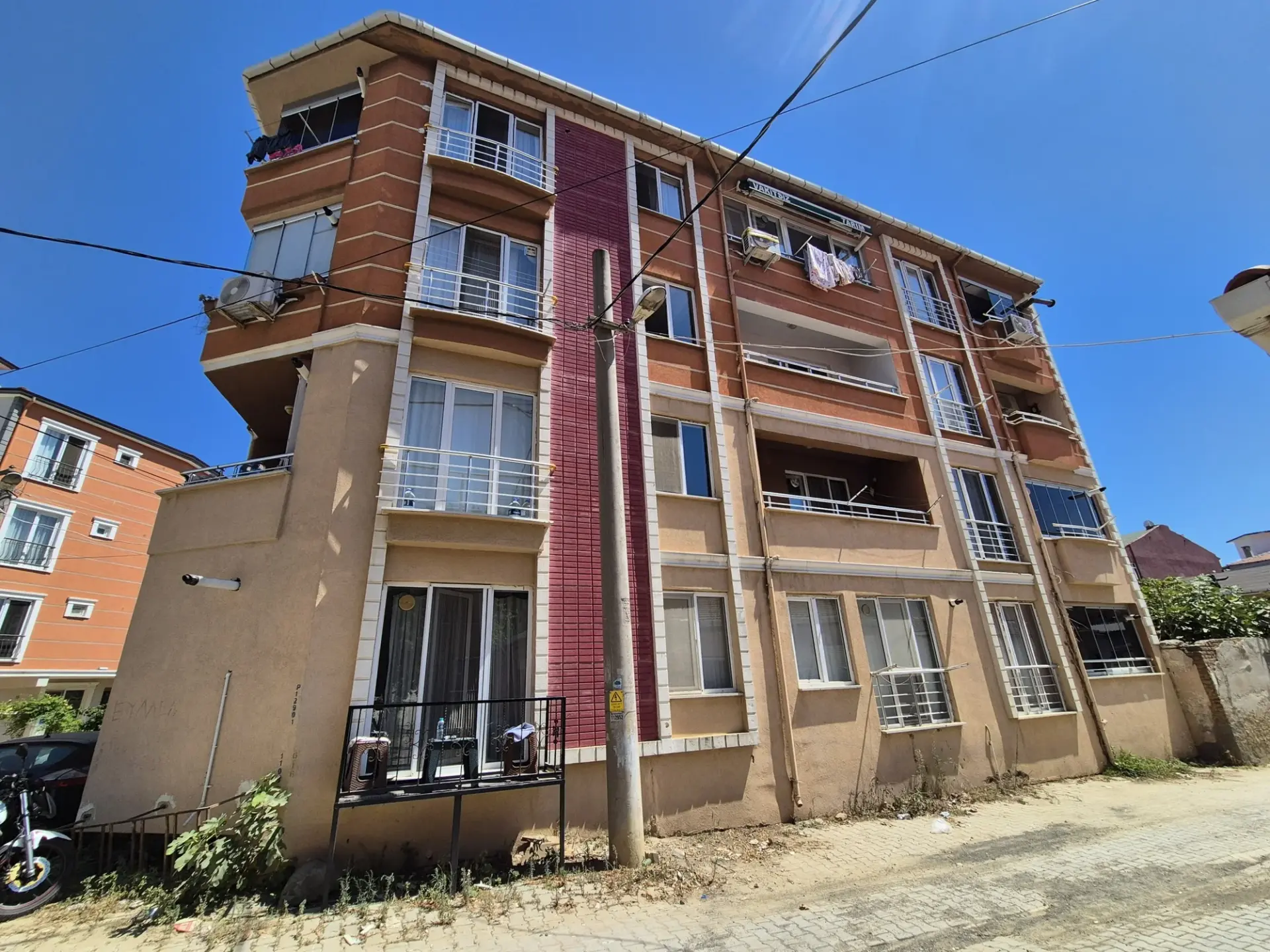 Pazar Sokağında | Denize Çok Yakın | Eşyalı Satılık 1+1 Daire | Kumbağ Mah. — görsel 1