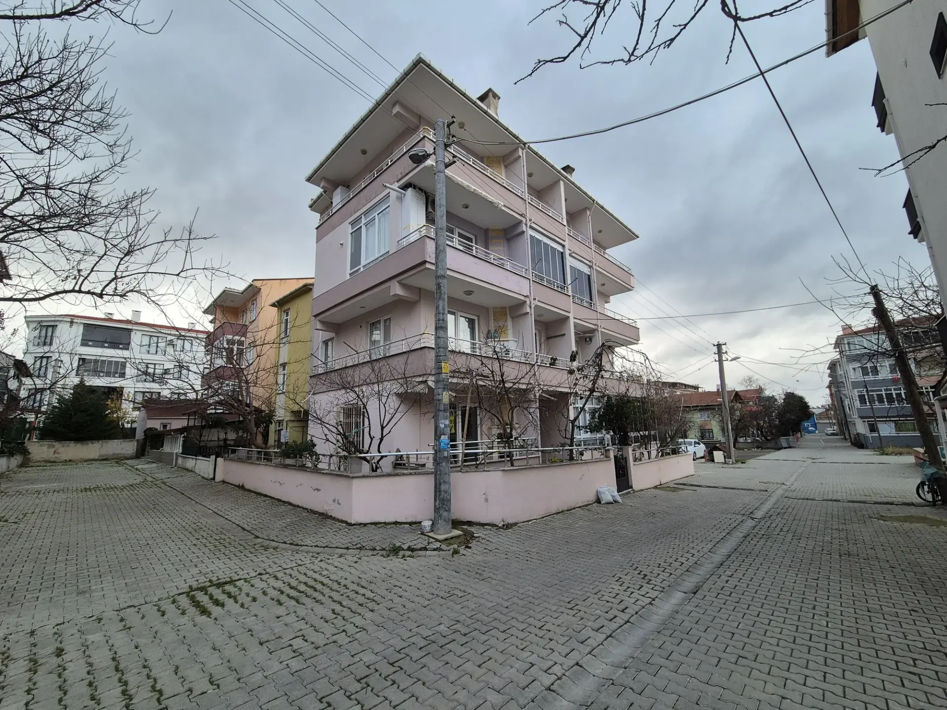 Pazar Sokağında | Ana Caddeye Yakın | Giriş Kat Eşyalı 1+1 Daire | Kumbağ Mah. — görsel 2